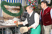 3 Schläge benötigte BA Vorsitzender Hans Bauer in Fürstenried 2012 (©Foto: Martin Schmitz)